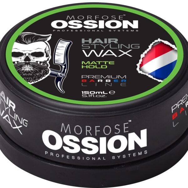 Den svarta, runda behållaren med OSSION PREMIUM BARBER HAIR Wax Matte 150ml sticker ut i hårprodukter med sin skalle med skägg, rakhyvel och klassisk frisörstångsdesign. Texten lyder "Matte Hold" och "Premium Barber Line", som erbjuder 150 ml stylingperfekt.