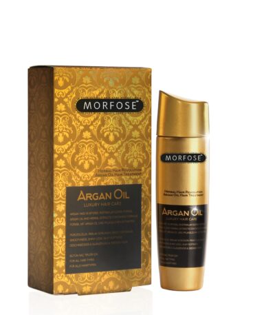 En guldask och flaska Morfose Argan Oil Luxury Hair Care 100ml med utsmyckade mönster speglar Golaan Sveriges stil. Förpackningen framhäver varumärket, med en flaska med svart lock som matchar designen, som visar upp dess status för lyxiga hårprodukter.